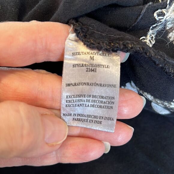 Riviera Sun sz M blk&wht batik w/ fringe & a crazy cute hem GUC - Picture 4 of 10